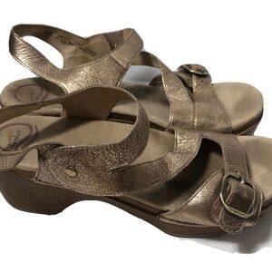 Dansko gold leather sandal clogs. Size 41.